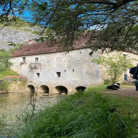 Holiday home Slate-roofed Hideaway Cressensac-Sarrazac