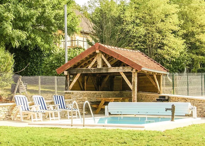 Slate-roofed Hideaway Дом отдыха