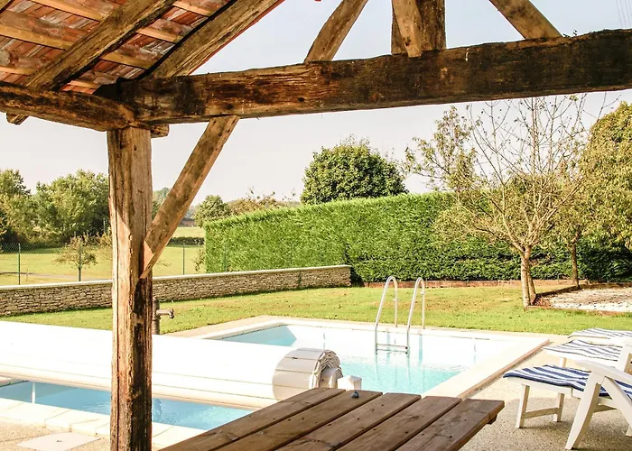 Slate-roofed Hideaway *