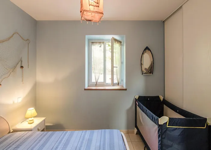 Дом отдыха Slate-roofed Hideaway Cressensac-Sarrazac